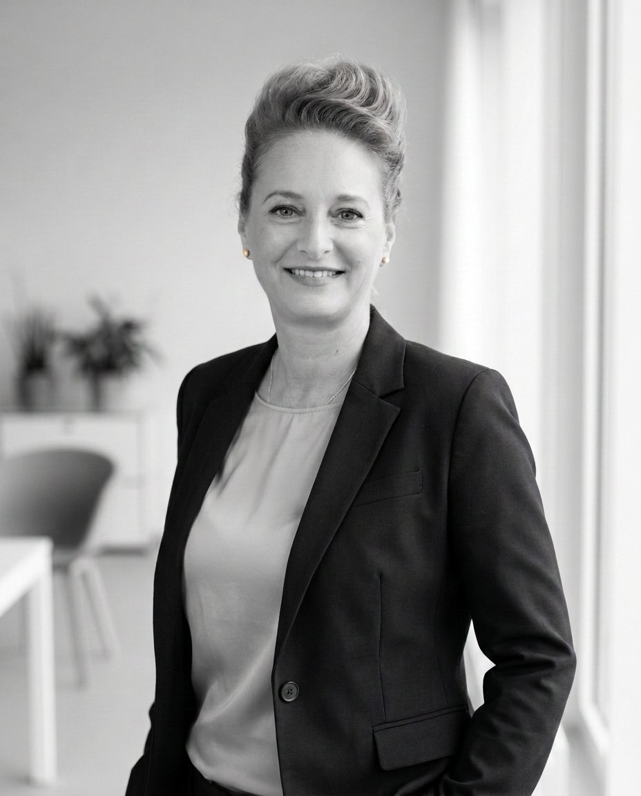 Melinda Melcher, Gründerin von simpletext, im Büro